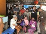 ลงพื้นที่มอบถุงยังชีพให้กับผู้สูงอายุที่ยากไร้ ที่ได้รับผลกร